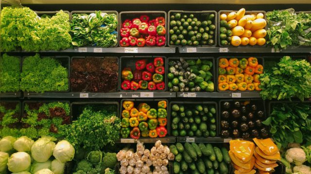 家計簿アプリで食費を確認する40代の正直な家計