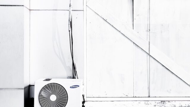 エアコンの室外機（エアコン2027年問題と電気代の準備のイメージ）