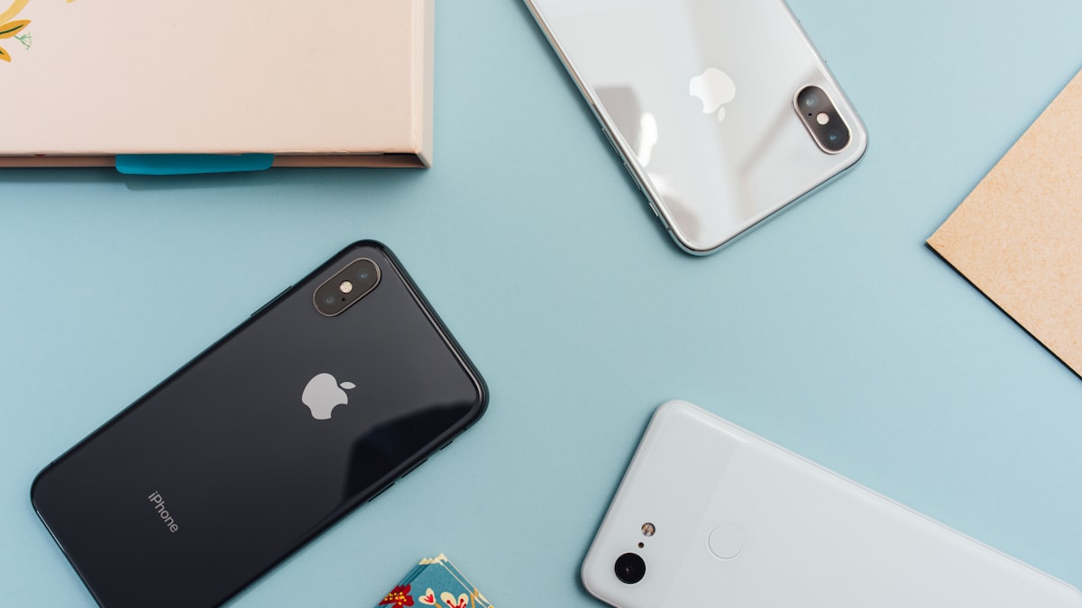 POVOの設定画面を表示する40代のスマホ
